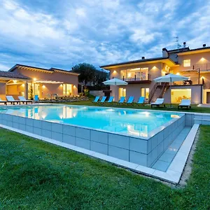 https://villa-spaccasole-su-cortona.it-tuscanyhotel.com